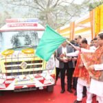 मुख्यमंत्री धामी ने सीएसआर मद से प्राप्त दो वाहनों को हरी झंडी दिखाकर किया रवाना
