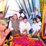 मुख्यमंत्री धामी ने कहा कि उनके पिताजी के विचार, सिद्धांत और संघर्षपूर्ण जीवन आज भी उन्हें प्रेरित करते हैं और हर कदम पर मार्गदर्शन देते हैं