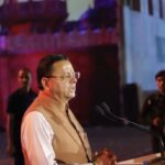 मुख्यमंत्री धामी ने युवाओं एवं मातृशक्ति की भागीदारी पर जोर देते हुए कहा कि आज महिलाएं इस प्रकार के प्लेटफॉर्म के माध्यम से परिवार की आर्थिक स्थिति को मजबूत कर रही हैं और समाज में अपनी अलग पहचान स्थापित कर रही हैं