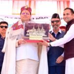 मुख्यमंत्री धामी ने कहा— जनजातीय बच्चों को विश्वस्तरीय शिक्षा देने के लिए एकलव्य आवासीय विद्यालयों का विस्तार किया जा रहा है।