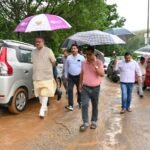 मंत्री गणेश जोशी ने क्षेत्र की मौजूदा स्थिति का अवलोकन करते हुए अधिकारियों को आवश्यक दिशा-निर्देश दिए