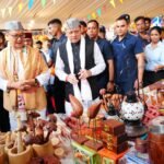 मुख्यमंत्री धामी ने कहा- स्थानीय कला, शिल्प और उत्पादों को बढ़ावा देना राज्य सरकार की प्राथमिकता