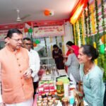 स्थानीय उत्पादों की खरीद से मातृशक्ति की आजीविका होगी सशक्त, स्थानीय अर्थव्यवस्था को भी मिलेगा बढ़ावा : मुख्यमंत्री धामी